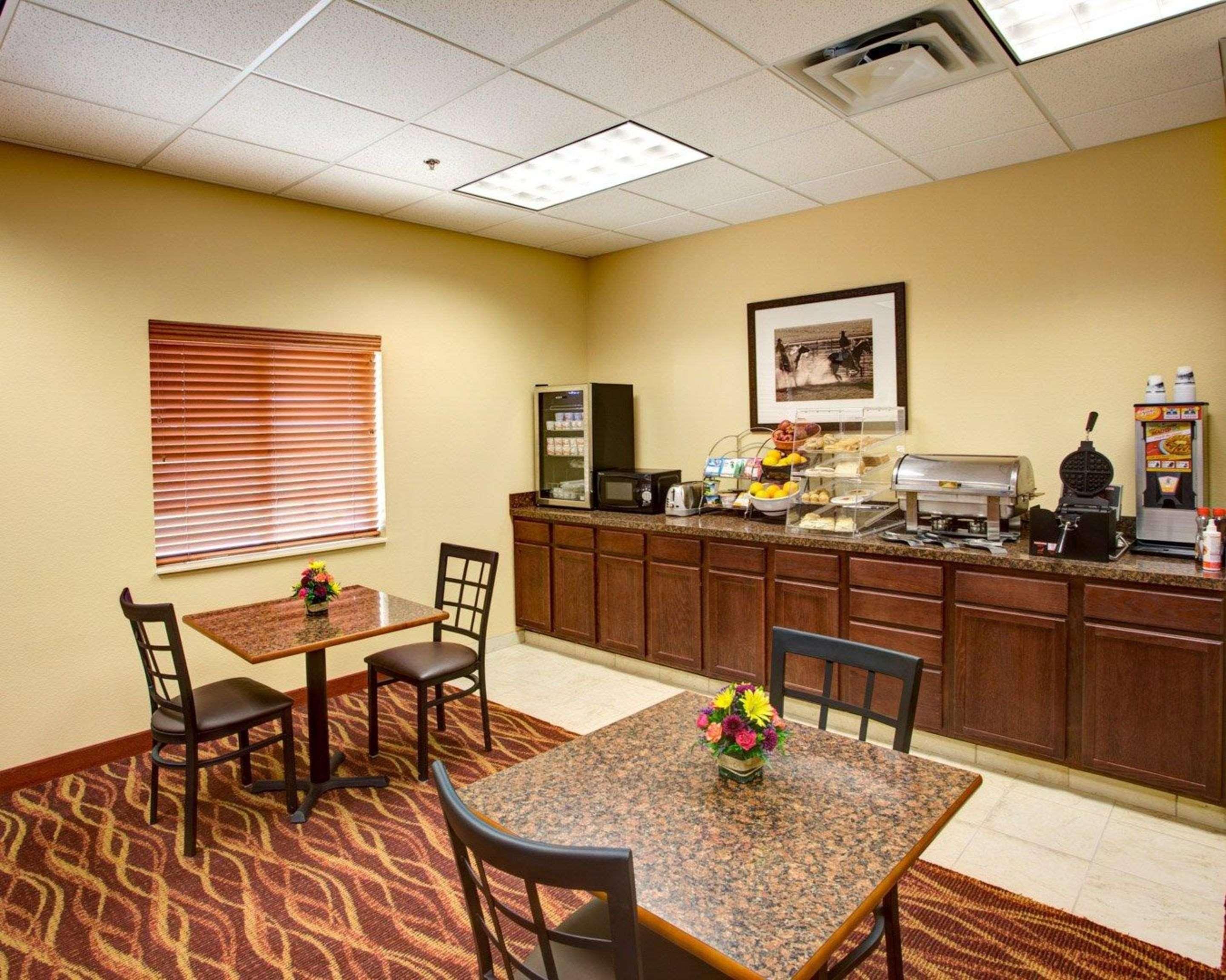 Rodeway Inn & Suites Phillipsburg Buitenkant foto